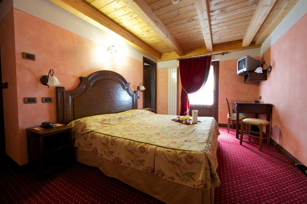 Hotel L' Aiglon Champoluc Room photo